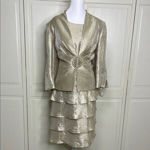 Jessica Howard 2Pc Champagne Satin Hammered Tiered Dress & Blazer Sz 16 Sheath